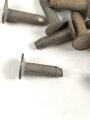 Konvolut eiserne Nieten aus Wehrmachtsbeständen. Am Teller 9mm Durchmesser, Gesamtlänge 15,7mm. Sie erhalten 90 Stück
