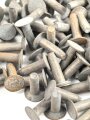 Konvolut eiserne Nieten aus Wehrmachtsbeständen. Am Teller 9mm Durchmesser, Gesamtlänge 15,7mm. Sie erhalten 90 Stück
