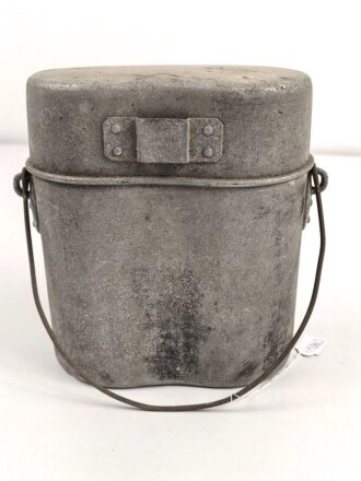 Kaiserreich, Kochgeschirr Model 1887. Aluminium, datiert 1908. Nachträglich angebrachter Griff, da die ursprünglich losen Griffe bei diesem Modell immer verloren gingen. Sicherlich im 1. Weltkrieg so ausgegeben