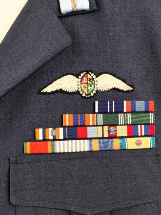 Südafrika , blaue Dienstbluse für einen Piloten der Luftwaffe. . Datiert 1977, guter Zustand