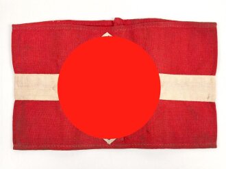 Armbinde für Angehörige der Hitler Jugend. getragenes Stück, das Hakenkreuz gedruckt