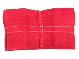 Armbinde für Angehörige der Hitler Jugend. getragenes Stück, das Hakenkreuz gewebt