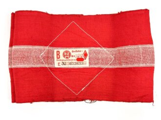 Armbinde für Angehörige der Hitler Jugend. getragenes Stück mit RZM Etikett, das Hakenkreuz gewebt