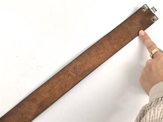 Koppelriemen für Angehörige von Parteiverbänden. Schwarzes Leder, Gesamtlänge 105cm