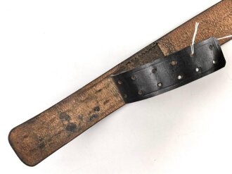 Koppelriemen für Angehörige von Parteiverbänden. Schwarzes Leder, Gesamtlänge 105cm