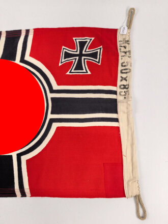 Kriegsmarine, Reichskriegsflagge in der kleinen Ausführung für U-Boote. Markiert " Kr. Fl. 50 x 85" . Guter Zustand