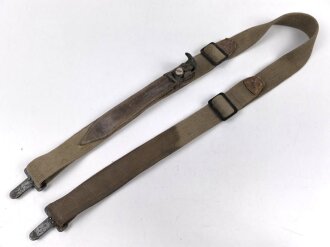Jugoslawien nach 1945, Trageriemen für Feldfernsprecher 33 die von der jugoslawischen Armee nach dem Krieg weitergeführt wurrden. Praktischerweise wurde hier gleich der Erdspieß mitgeführt.