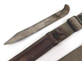 Jugoslawien nach 1945, Trageriemen für Feldfernsprecher 33 die von der jugoslawischen Armee nach dem Krieg weitergeführt wurrden. Praktischerweise wurde hier gleich der Erdspieß mitgeführt.