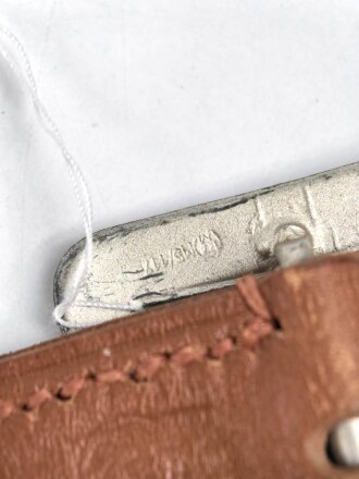 Zweidornkoppel für Führer von Parteiverbänden. Silberne Schließe RZM M5/117, braunes Leder mit Stempel " Eigentum der N.S. Ordensburg" Gesamtlänge 117cm