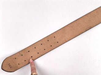 Zweidornkoppel für Führer von Parteiverbänden. Silberne Schließe RZM M5/117, braunes Leder mit Stempel " Eigentum der N.S. Ordensburg" Gesamtlänge 117cm