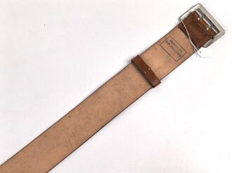 Zweidornkoppel für Führer von Parteiverbänden. Silberne Schließe RZM M5/117, braunes Leder mit Stempel " Eigentum der N.S. Ordensburg" Gesamtlänge 117cm