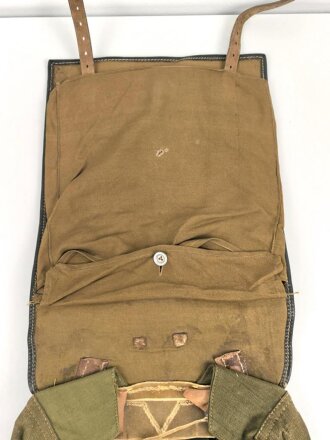 Tornister Wehrmacht. getragenes Stück in gutem Gesamtzustand, datiert 1942