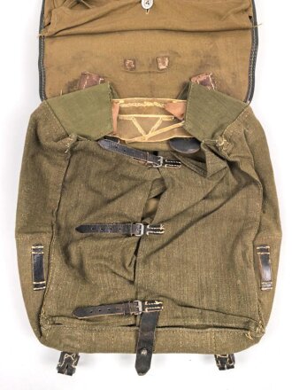 Tornister Wehrmacht. getragenes Stück in gutem Gesamtzustand, datiert 1942