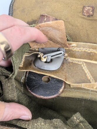 Tornister Wehrmacht. getragenes Stück in gutem Gesamtzustand, datiert 1942