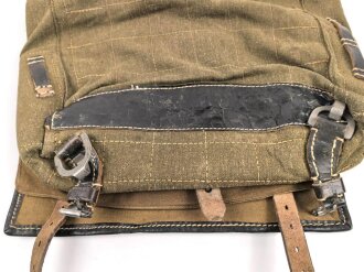 Tornister Wehrmacht. getragenes Stück in gutem Gesamtzustand, datiert 1942