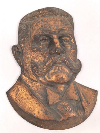 Generalfeldmarschall von Hindenburg, bronzierte Eisenguß Waldplakette, Höhe 37cm. Ungereinigt, guter Gesamtzustand