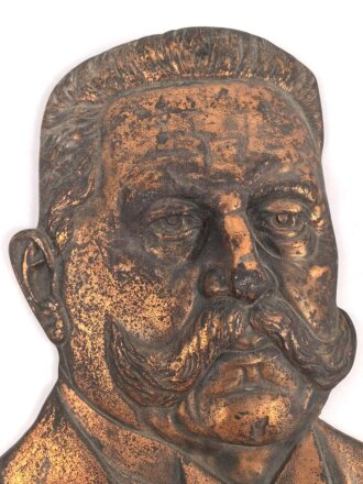 Generalfeldmarschall von Hindenburg, bronzierte Eisenguß Waldplakette, Höhe 37cm. Ungereinigt, guter Gesamtzustand