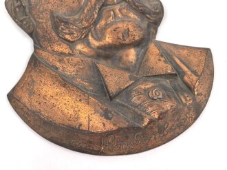 Generalfeldmarschall von Hindenburg, bronzierte Eisenguß Waldplakette, Höhe 37cm. Ungereinigt, guter Gesamtzustand