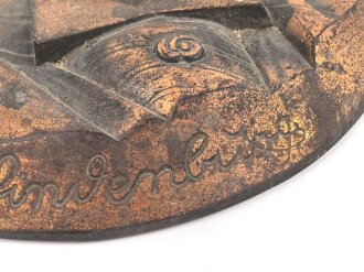 Generalfeldmarschall von Hindenburg, bronzierte Eisenguß Waldplakette, Höhe 37cm. Ungereinigt, guter Gesamtzustand