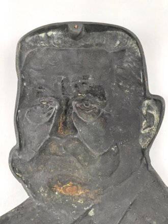 Generalfeldmarschall von Hindenburg, bronzierte Eisenguß Waldplakette, Höhe 37cm. Ungereinigt, guter Gesamtzustand