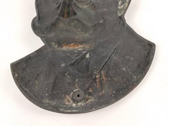 Generalfeldmarschall von Hindenburg, bronzierte Eisenguß Waldplakette, Höhe 37cm. Ungereinigt, guter Gesamtzustand