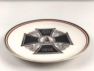 1. Weltkrieg, patriotischer Wandteller , Bildnis Generalfeldmarschall von Hindenburg in Eisernem Kreuz 1914. Durchmesser 24cm. Unbeschädigt, nicht gereinigt