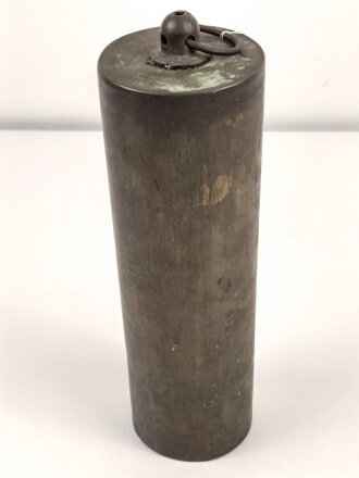 Deutschland nach 1945 "Glocke", Hergestellt aus einer Britischen Messingkartusche datiert 1945.  Recht laut und klingt nach, evtl. für Essensausgabe oder ähnliches. 98,5mm Duchmesser oben, Höhe ohne Ringaufnahme 29,5cm