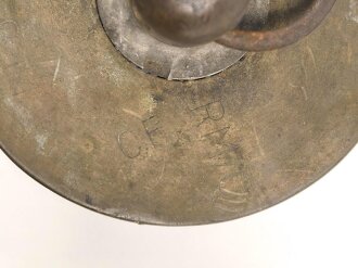 Deutschland nach 1945 "Glocke", Hergestellt aus einer Britischen Messingkartusche datiert 1945.  Recht laut und klingt nach, evtl. für Essensausgabe oder ähnliches. 98,5mm Duchmesser oben, Höhe ohne Ringaufnahme 29,5cm