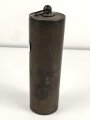 Deutschland nach 1945 "Glocke", Hergestellt aus einer Britischen Messingkartusche datiert 1945.  Recht laut und klingt nach, evtl. für Essensausgabe oder ähnliches. 98,5mm Duchmesser oben, Höhe ohne Ringaufnahme 29,5cm