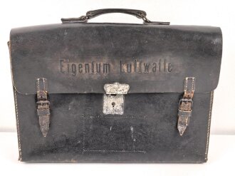 Luftwaffe, Tasche für Geldtransport. schwarzes Leder, kein Hersteller erkennbar, WaA Stempel. Ungereinigt, Schloß lässt sich nicht Schliessen