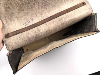 Luftwaffe, Tasche für Geldtransport. schwarzes Leder, kein Hersteller erkennbar, WaA Stempel. Ungereinigt, Schloß lässt sich nicht Schliessen