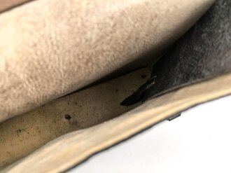 Luftwaffe, Tasche für Geldtransport. schwarzes Leder, kein Hersteller erkennbar, WaA Stempel. Ungereinigt, Schloß lässt sich nicht Schliessen
