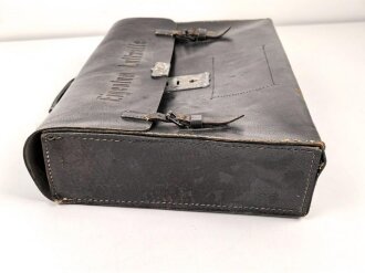Luftwaffe, Tasche für Geldtransport. schwarzes Leder, kein Hersteller erkennbar, WaA Stempel. Ungereinigt, Schloß lässt sich nicht Schliessen