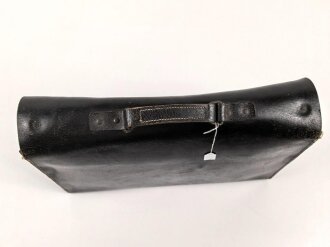 Luftwaffe, Tasche für Geldtransport. schwarzes Leder, kein Hersteller erkennbar, WaA Stempel. Ungereinigt, Schloß lässt sich nicht Schliessen