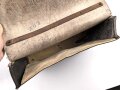 Luftwaffe, Tasche für Geldtransport. schwarzes Leder, kein Hersteller erkennbar, WaA Stempel. Ungereinigt, Schloß lässt sich nicht Schliessen
