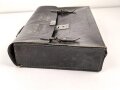 Luftwaffe, Tasche für Geldtransport. schwarzes Leder, kein Hersteller erkennbar, WaA Stempel. Ungereinigt, Schloß lässt sich nicht Schliessen
