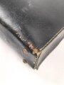 Luftwaffe, Tasche für Geldtransport. schwarzes Leder, kein Hersteller erkennbar, WaA Stempel. Ungereinigt, Schloß lässt sich nicht Schliessen