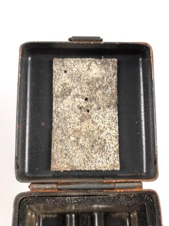 Batteriekasten ( Behälter für Stromquelle ) für diverse Optiken der Wehrmacht, Originallack