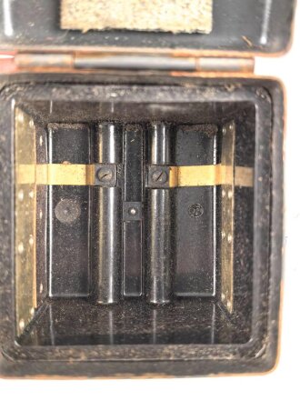 Batteriekasten ( Behälter für Stromquelle ) für diverse Optiken der Wehrmacht, Originallack