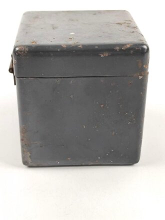Batteriekasten ( Behälter für Stromquelle ) für diverse Optiken der Wehrmacht, Originallack