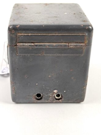 Batteriekasten ( Behälter für Stromquelle ) für diverse Optiken der Wehrmacht, Originallack