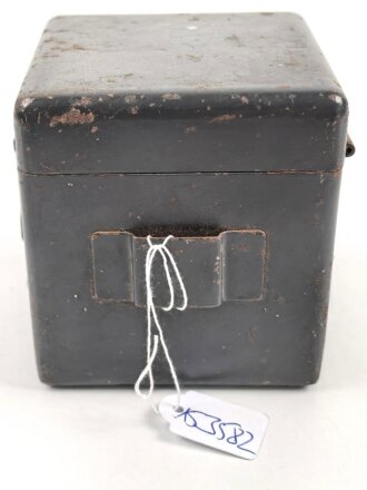 Batteriekasten ( Behälter für Stromquelle ) für diverse Optiken der Wehrmacht, Originallack