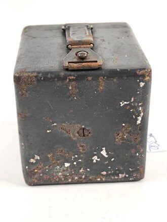 Batteriekasten ( Behälter für Stromquelle ) für diverse Optiken der Wehrmacht, Originallack