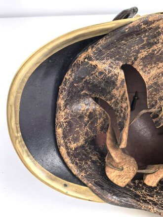 Bayern, Raupenhelm Modell 1868 für Artilleristen . Gereinigtes Stück, guter Gesamtzustand