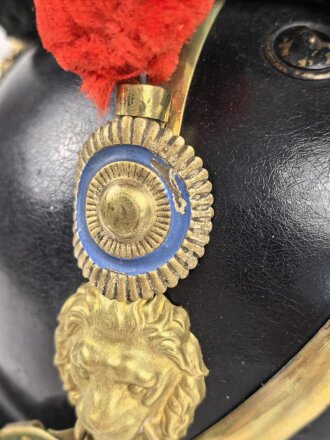 Bayern, Raupenhelm Modell 1868 für Artilleristen . Gereinigtes Stück, guter Gesamtzustand