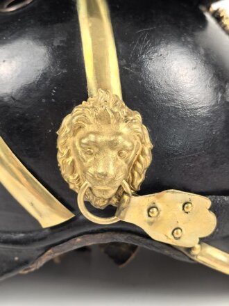 Bayern, Raupenhelm Modell 1868 für einen Artilleristen . Gereinigtes Stück, guter Gesamtzustand