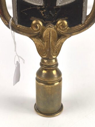 Reichskriegerbund Kyffhäuser, Fahnenspitze aus den 1920-30iger Jahren . Messing lackiert. Gesamthöhe 25cm