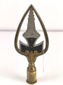 Reichskriegerbund Kyffhäuser, Fahnenspitze aus den 1920-30iger Jahren . Messing lackiert. Gesamthöhe 25cm