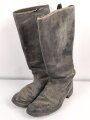 Paar Stiefel für Unteroffiziere. Oben im Schaft Kammerstempel sowie ein RZM ? Stempel. Ungereinigtes Paar, Sohlenlänge 30,5cm