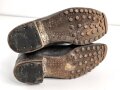 Paar Stiefel für Unteroffiziere. Oben im Schaft Kammerstempel sowie ein RZM ? Stempel. Ungereinigtes Paar, Sohlenlänge 30,5cm